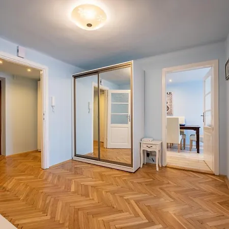 The Angels Old Town Apartment *